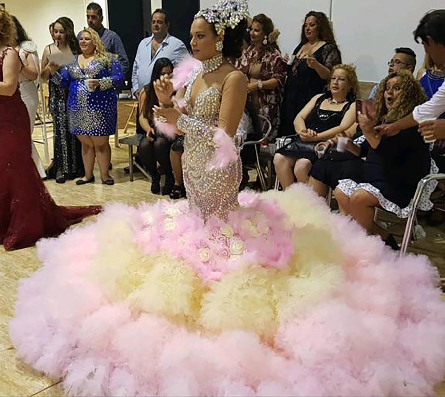 La alta costura de 'El Chuche' en vestidos para novias gitanas - Revista  Calle Mayor