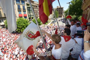 Domingo, procesión y pañuelada - 02-08-2015