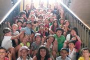 Una visita institucional de la ludoteca de verano