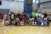 Concluye con éxito la escuela de verano de bádminton