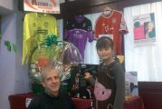 Venta de boletos para un sorteo navideño en favor de Angélica Ponce, síndrome Phelan-McDermid