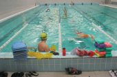 24 horas de natación, 63 kilómetros, 90 personas