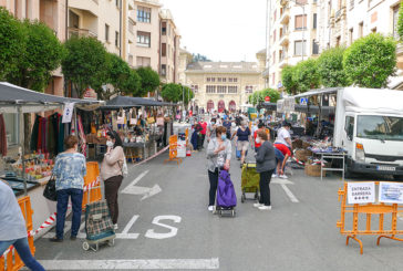 Los puestos de la plaza de Santiago se extienden a San Andrés