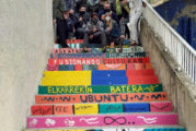 Escaleras multiculturales en Valdeallín