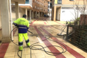 Limpieza a fondo de calles y aceras en el barrio de Arieta