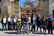 Tradicional intercambio de varas en El Puy
