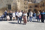 Subida al Puy con intercambio de varas entre Villatuerta y Estella