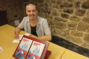 Presentada en la biblioteca la segunda novela del estellés Julen Azcona, ‘La última sauna  del mundo’