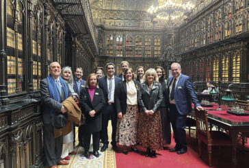La alcaldesa de Estella-Lizarra, Marta Ruiz de Alda, recibía la ‘Medalla a la Dignidad’, de la Asociación de Víctimas del Terrorismo