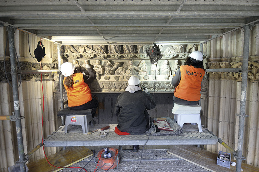 Las obras de la portada y la fachada del Santo Sepulcro finalizan en junio
