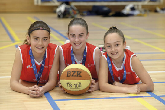 PRIMER PLANO - Naroa Díaz, Amaia Echarri  y Henar Pérez - Jugadoras de la Selección Navarra de Baloncesto - El premio de representar a Navarra