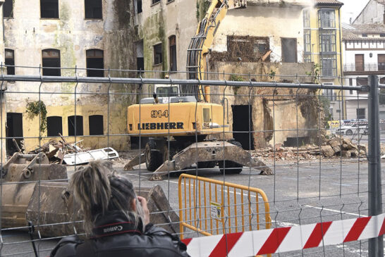 El derribo del edificio del solar de la Inmaculada, un paso más en el desarrollo urbanístico de la unidad