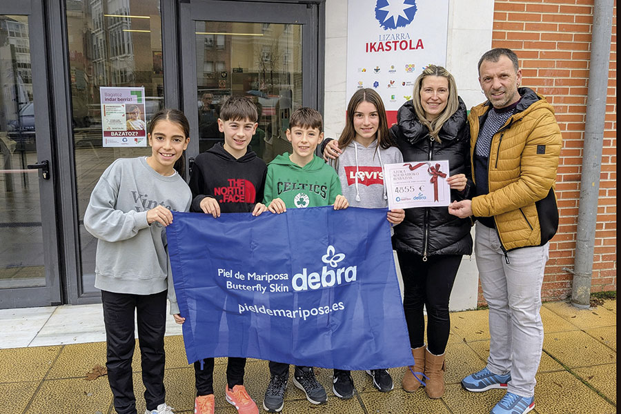 Lizarra Ikastola recauda 4.855 euros en su V Mercadillo Solidario en favor de la asociación DEBRA