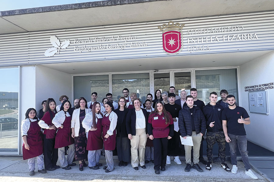 Diecisiete jóvenes terminan la formación en Hostelería y Carrocería