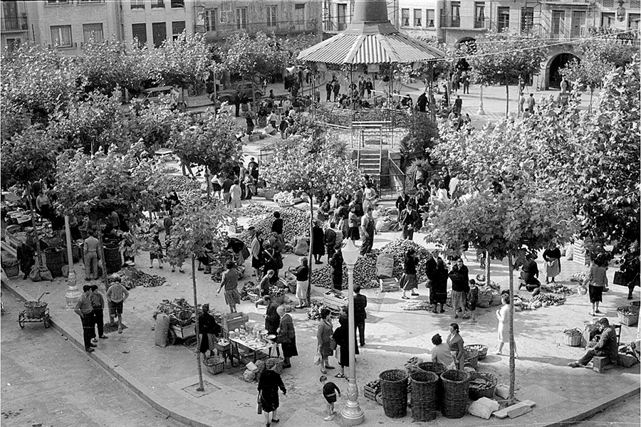 ‘AYER Y HOY’ – Mercado de los jueves / 1959