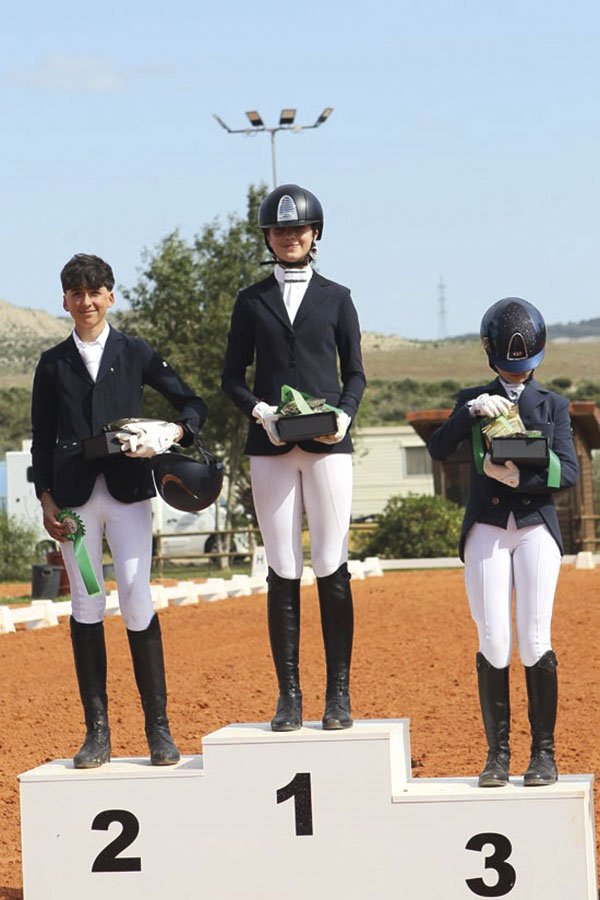 Plata de Ángela Hermoso de Mendoza en el Trofeo Yeguada San Antonio (Zaragoza), del Campeonato Nacional