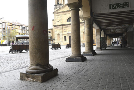 El Ayuntamiento restaurará los porches de la plaza de los Fueros