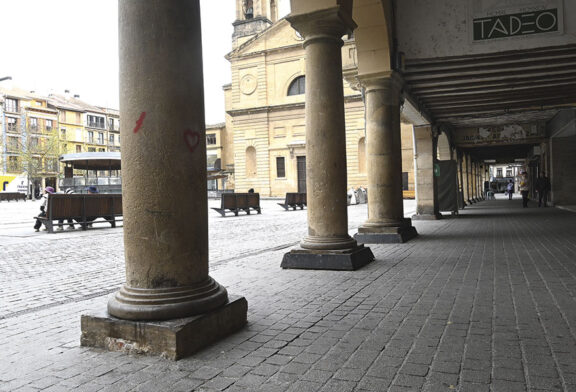 El Ayuntamiento restaurará los porches de la plaza de los Fueros