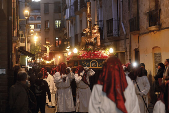 El Santo Entierro recorrió con devoción las calles de Estella-Lizarra