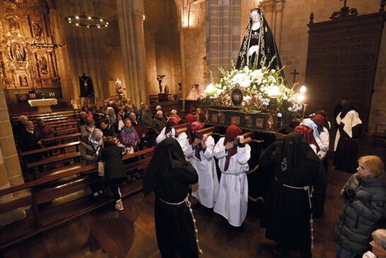 El Traslado de la Dolorosa abrió la Semana Santa en Estella-Lizarra