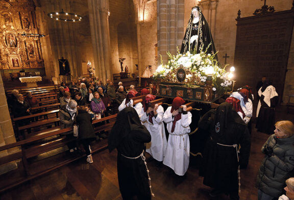 El Traslado de la Dolorosa abrió la Semana Santa en Estella-Lizarra