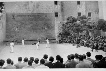 'AYER Y HOY' - Frontón de San Miguel en la plaza Mercado Viejo / Década de 1950
