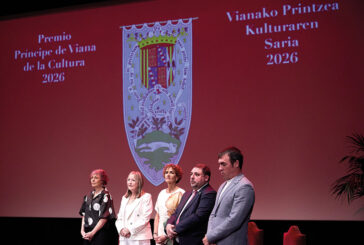 Los Arcos acogió la entrega  del Premio Príncipe de Viana a  la cantante Aurora Beltrán