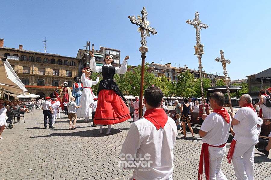 DOMINGO, 2 DE AGOSTO – PROCESIÓN Y PAÑUELADA