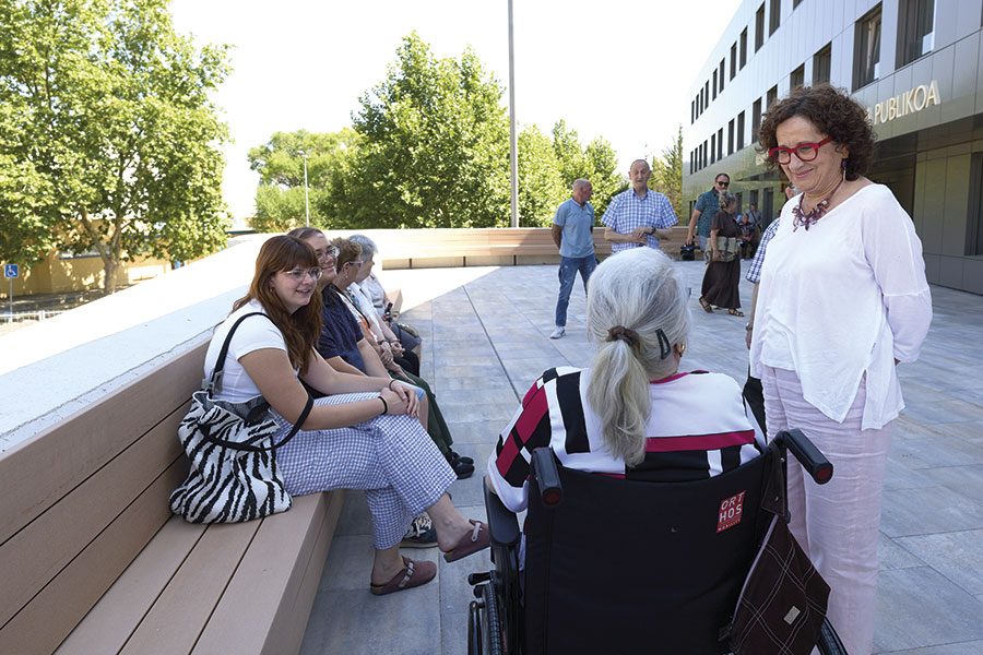 Primeras visitas a la nueva residencia pública Urederra