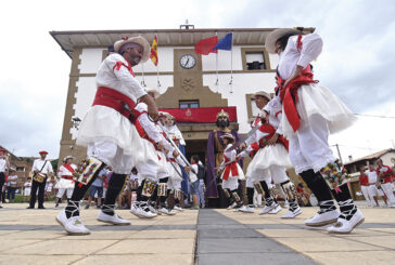 La música y los nuevos gigantes compartieron protagonismo en Ayegui