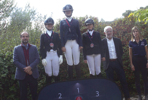 Ángela Hermoso de Mendoza conquista desde la categoría Infantil su sexto Campeonato Navarro de Doma Clásica