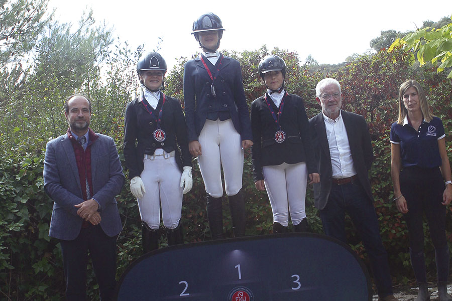 Ángela Hermoso de Mendoza conquista desde la categoría Infantil su sexto Campeonato Navarro de Doma Clásica