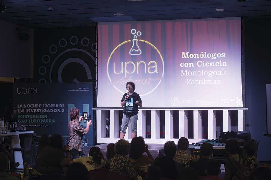 Ciencia y humor se dieron cita en La Noche de los Investigadores e Investigadoras